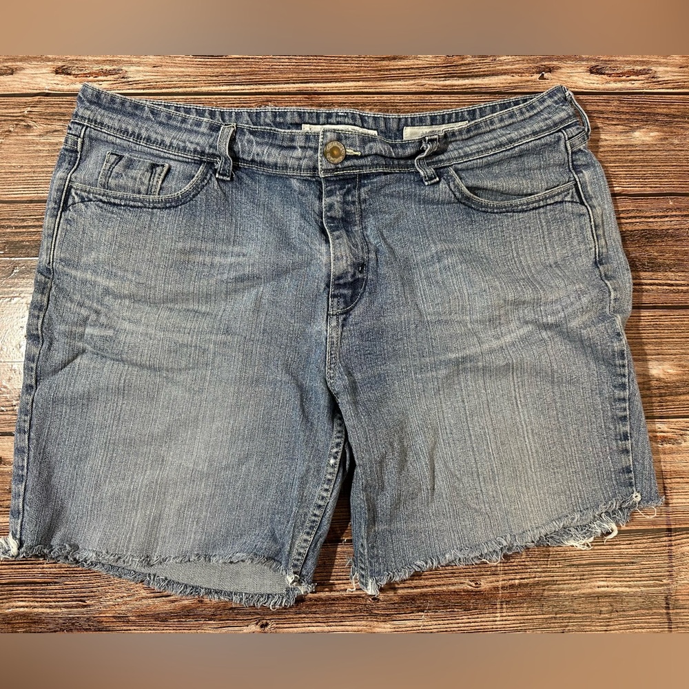 Levi Strauss Signature Women’s 18 Shorts Low Rise Misses Light Wash | SKU 0605